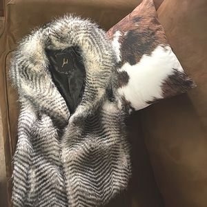 Jack by b b Dakota Womens size medium faux fur vest.